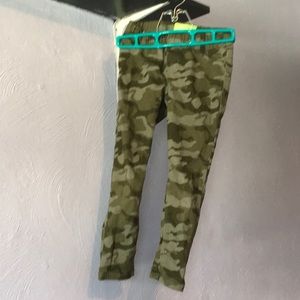 Size 5t old navy camouflage leggings